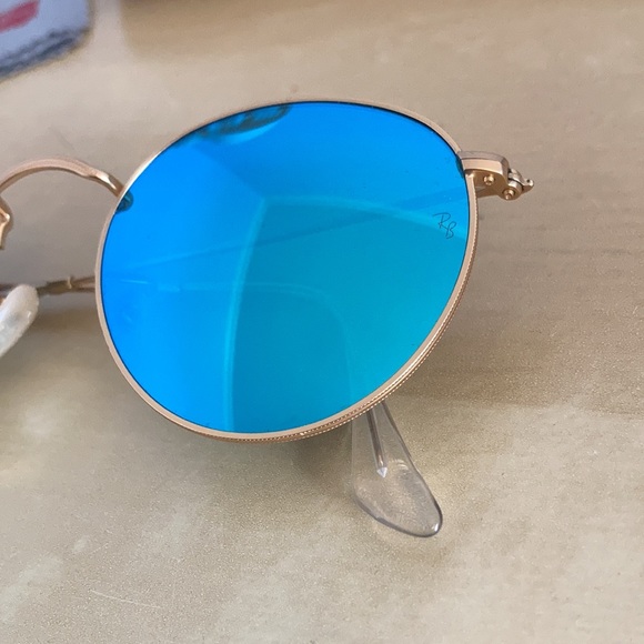 Ray Ban round metal polarized women’s sunglasses, gold frame, blue flash lenses - Picture 5 of 12